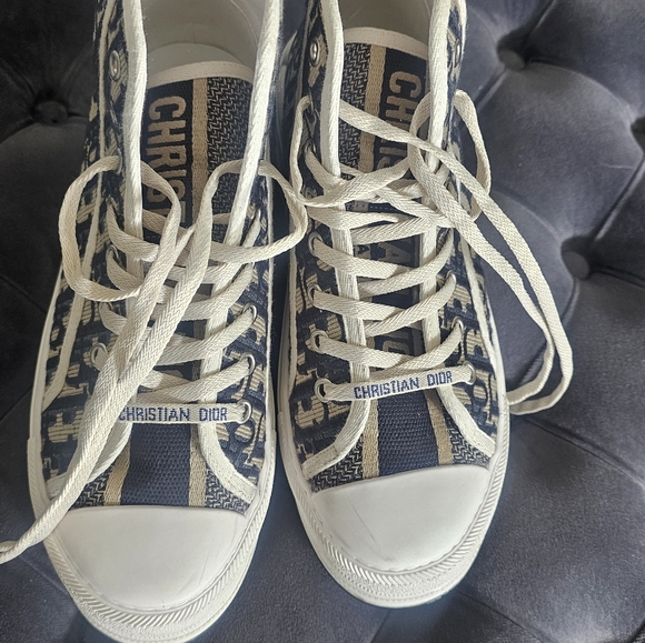 Stylish High-Top Sneakers Dior - Picture 8 of 12